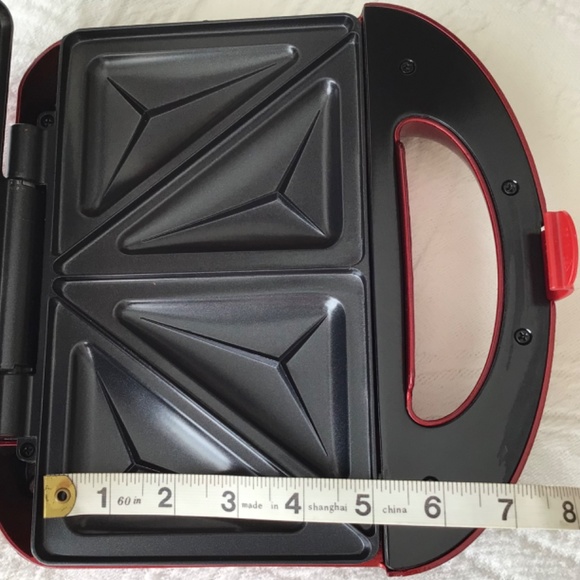 Electric sandwich maker NWT countertop toaster - Picture 10 of 16